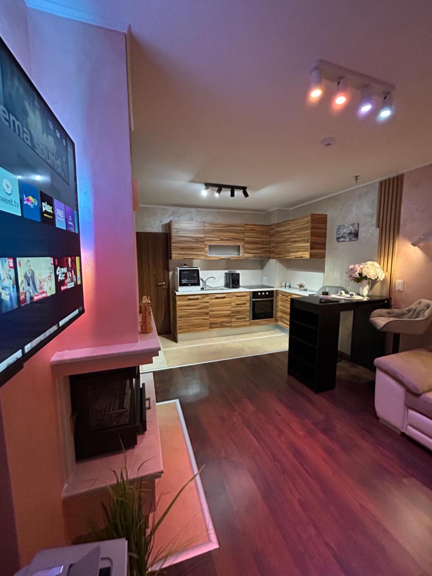 2-Bedroom, 2-Bathroom With Fireplace And Garden At Winslow Infinity Bansko Exterior foto